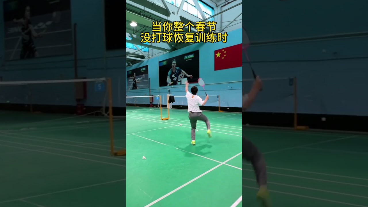 与此同时