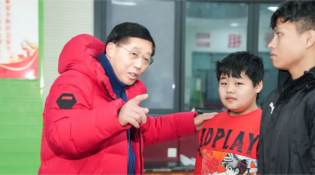 以下简称